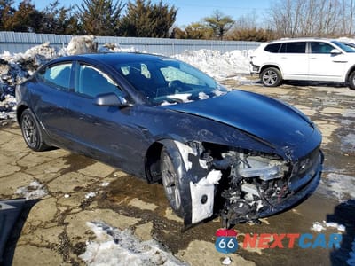 Czwarte zdjęcie samochodu z boku: 2025 TESLA MODEL 3 VIN:5YJ3E1EA5SF035823 - miniatura