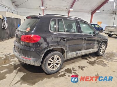 Trzecie zdjęcie samochodu z tyłu: 2017 VOLKSWAGEN TIGUAN S VIN:WVGBV7AX0HK020243 - miniatura