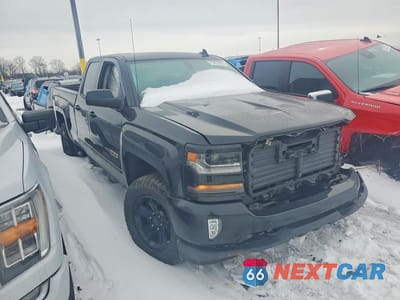 Czwarte zdjęcie samochodu z boku: 2019 CHEVROLET SILVERADO LD K1500 LT VIN:2GCVKPEC0K1117984 - miniatura