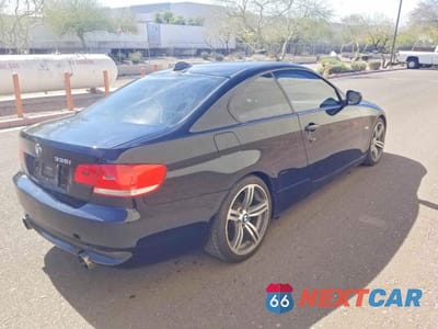 Czwarte zdjęcie samochodu z boku: 2010 BMW 335 I VIN:WBAWB7C58AP048601 - miniatura