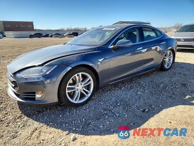 2013 TESLA MODEL S 5YJSA1AG0DFP07498 - główne zdjęcie licytacji z USA - miniatura
