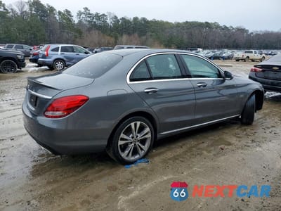 Trzecie zdjęcie samochodu z tyłu: 2018 MERCEDES-BENZ C 300 4MATIC VIN:55SWF4KB4JU279145 - miniatura