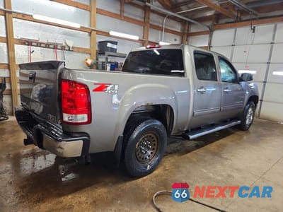 Trzecie zdjęcie samochodu z tyłu: 2013 GMC SIERRA K1500 SLE VIN:3GTP2VE73DG186162 - miniatura