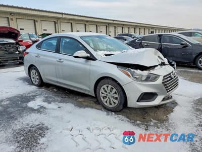 Czwarte zdjęcie samochodu z boku: 2020 HYUNDAI ACCENT SE VIN:3KPC24A65LE121684 - miniatura