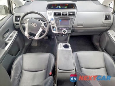 Zdjęcie 8 z 12 samochodu: 2012 TOYOTA PRIUS V VIN:JTDZN3EU1C3069353 - miniatura