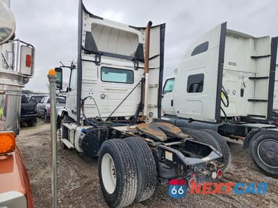 Trzecie zdjęcie samochodu z tyłu: 2017 VOLVO VNL SEMI TRUCK VIN:4V4N39TG6HN988043 - miniatura