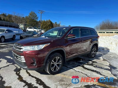 2019 TOYOTA HIGHLANDER LE 5TDBZRFHXKS970955 - główne zdjęcie licytacji z USA - miniatura