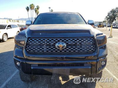 Piąte zdjęcie samochodu w środku: 2018 TOYOTA TUNDRA CREWMAX SR5 VIN:5TFDW5F16JX775151 - miniatura