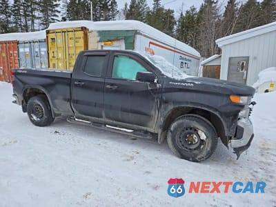 Czwarte zdjęcie samochodu z boku: 2019 CHEVROLET SILVERADO K1500 VIN:1GCRYAEH0KZ398409 - miniatura