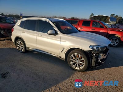 Czwarte zdjęcie samochodu z boku: 2019 BMW X3 SDRIVE30I VIN:5UXTR7C50KLF33424 - miniatura