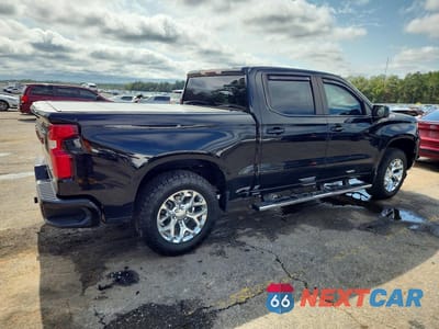 Trzecie zdjęcie samochodu z tyłu: 2022 CHEVROLET SILVERADO K1500 RST VIN:2GCUDEED5N1518633 - miniatura