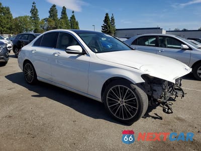 Czwarte zdjęcie samochodu z boku: 2021 MERCEDES-BENZ C 300 VIN:W1KWF8DB1MR649249 - miniatura