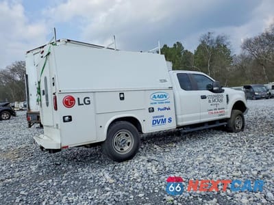 Trzecie zdjęcie samochodu z tyłu: 2018 FORD F350 SUPER DUTY UTILITY / SERVICE TRUCK VIN:1FD8X3F63JEC95302 - miniatura