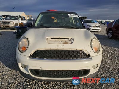Piąte zdjęcie samochodu w środku: 2011 MINI COOPER S VIN:WMWSV3C52BTY23076 - miniatura