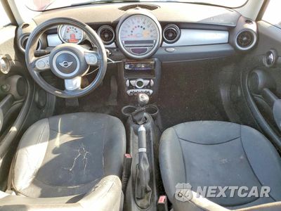 Zdjęcie 8 z 12 samochodu: 2009 MINI COOPER VIN:WMWMF33549TU70792 - miniatura