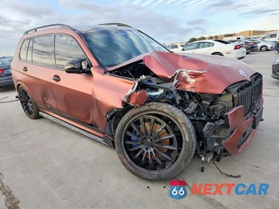 Czwarte zdjęcie samochodu z boku: 2020 BMW X7 XDRIVE40I VIN:5UXCW2C0XL0E74708 - miniatura