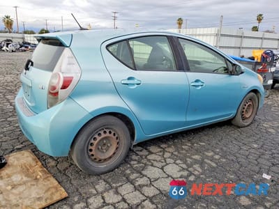 Trzecie zdjęcie samochodu z tyłu: 2012 TOYOTA PRIUS C THREE VIN:JTDKDTB36D1044770 - miniatura