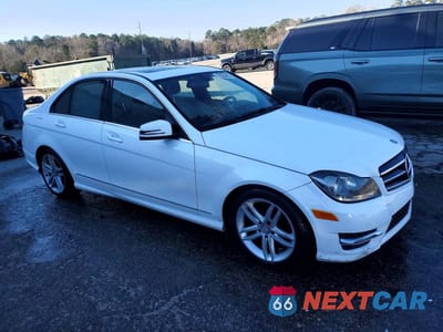Czwarte zdjęcie samochodu z boku: 2014 MERCEDES-BENZ C 300 4MATIC VIN:WDDGF8AB3ER307795 - miniatura