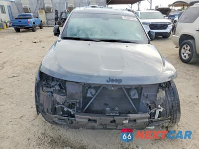 Piąte zdjęcie samochodu w środku: 2022 JEEP GRAND CHEROKEE LAREDO E VIN:1C4RJEAG9NC155889 - miniatura