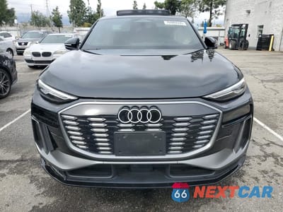 Piąte zdjęcie samochodu w środku: 2025 AUDI Q6 E-TRON SPORTBACK PREMIUM VIN:WA1D4BGF1SA070691 - miniatura