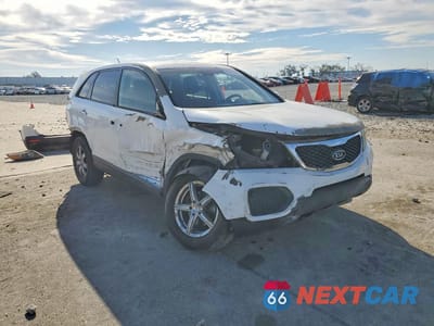 Czwarte zdjęcie samochodu z boku: 2013 KIA SORENTO LX VIN:5XYKT3A17DG359029 - miniatura