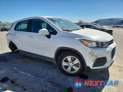Czwarte zdjęcie samochodu z boku: 2019 CHEVROLET TRAX LS VIN:3GNCJKSB4KL369669 - miniatura