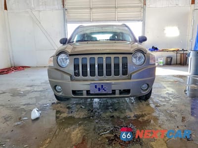 Piąte zdjęcie samochodu w środku: 2010 JEEP COMPASS VIN:1J8FT47W07D204313 - miniatura