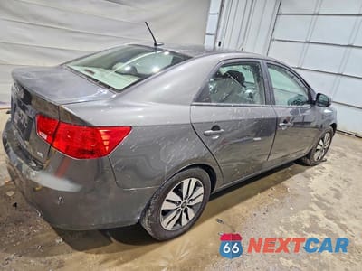 Trzecie zdjęcie samochodu z tyłu: 2013 KIA FORTE EX VIN:KNAFU4A23D5739343 - miniatura
