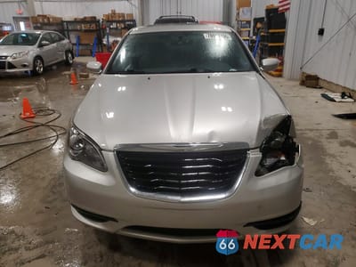 Piąte zdjęcie samochodu w środku: 2012 CHRYSLER 200 S VIN:1C3CCBHG9CN178129 - miniatura
