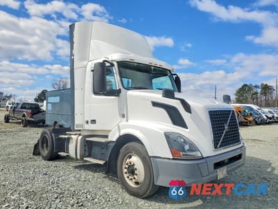 2018 VOLVO VNL SEMI TRUCK 4V4N39EH9JN892757 - główne zdjęcie licytacji z USA - miniatura