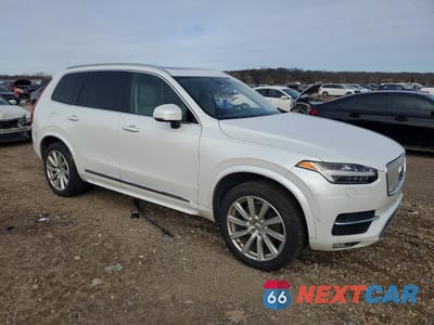 Czwarte zdjęcie samochodu z boku: 2017 VOLVO XC90 T6 VIN:YV4A22PL7H1138003 - miniatura