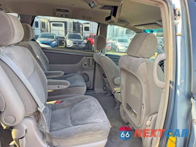 Zdjęcie 6 z 15 samochodu: 2004 TOYOTA SIENNA CE VIN:5TDZA23C64S209476 - miniatura