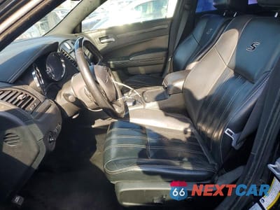 Zdjęcie 7 z 11 samochodu: 2016 CHRYSLER 300 S VIN:2C3CCAGG1GH253237 - miniatura