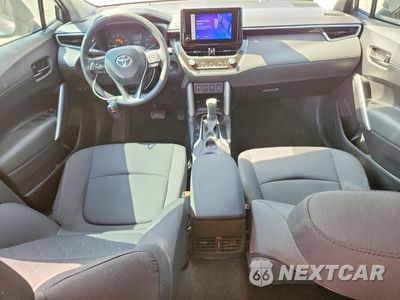 Zdjęcie 8 z 15 samochodu: 2024 TOYOTA COROLLA CROSS LE VIN:7MUCAABGXRV102478 - miniatura