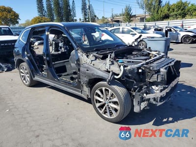 Czwarte zdjęcie samochodu z boku: 2019 BMW X3 SDRIVE30I VIN:5UXTR7C5XKLF34046 - miniatura