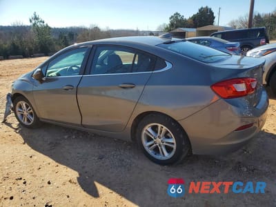 Drugie zdjęcie samochodu z przodu: 2017 CHEVROLET CRUZE LT VIN:1G1BE5SMXH7236612 - miniatura