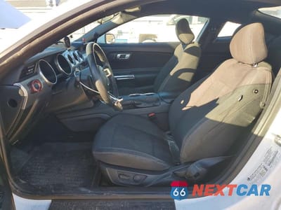 Zdjęcie 7 z 11 samochodu: 2020 FORD MUSTANG VIN:1FA6P8TH4L5122749 - miniatura