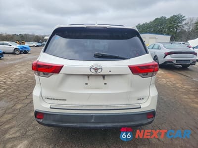Zdjęcie 6 z 12 samochodu: 2019 TOYOTA HIGHLANDER SE VIN:5TDKZRFH9KS555979 - miniatura