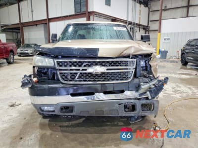 Piąte zdjęcie samochodu w środku: 2005 CHEVROLET SILVERADO K2500 HEAVY DUTY VIN:1GCHK23245F903164 - miniatura