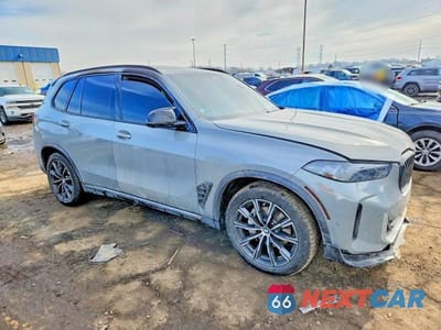 Czwarte zdjęcie samochodu z boku: 2025 BMW X5 XDRIVE40I VIN:5UX23EU01S9Y20947 - miniatura