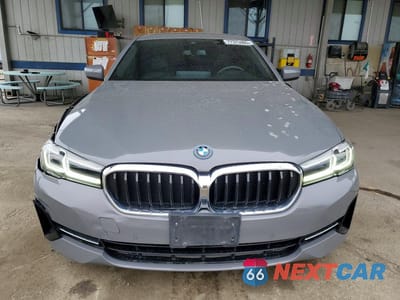 Piąte zdjęcie samochodu w środku: 2022 BMW 530E VIN:WBA13AG01NCJ96735 - miniatura