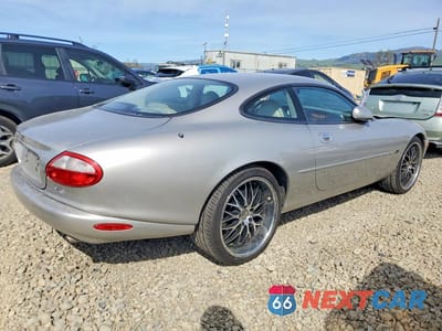 Trzecie zdjęcie samochodu z tyłu: 1999 JAGUAR XK8 VIN:SAJGX5040XC032659 - miniatura