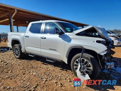 Czwarte zdjęcie samochodu z boku: 2025 TOYOTA TUNDRA CREWMAX LIMITED VIN:5TFJA5DB4SX326792 - miniatura