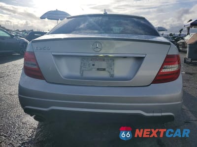 Zdjęcie 6 z 12 samochodu: 2014 MERCEDES-BENZ C 250 VIN:WDDGF4HB5ER308865 - miniatura
