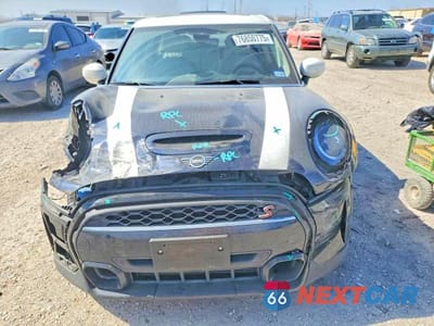 Piąte zdjęcie samochodu w środku: 2024 MINI COOPER S VIN:WMW53DK05R2U39095 - miniatura