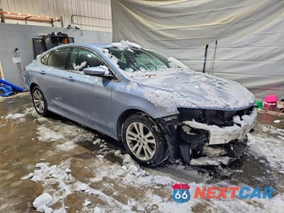 Czwarte zdjęcie samochodu z boku: 2015 CHRYSLER 200 LIMITED VIN:1C3CCCAB4FN705308 - miniatura