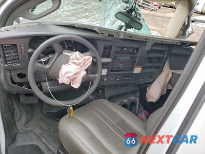Zdjęcie 8 z 13 samochodu: 2025 GMC SAVANA BOX TRUCK VIN:7GZ07SF77SN006978 - miniatura