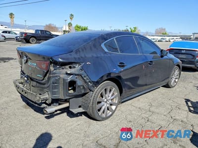 Trzecie zdjęcie samochodu z tyłu: 2019 MAZDA 3 SELECT VIN:3MZBPAALXKM112725 - miniatura