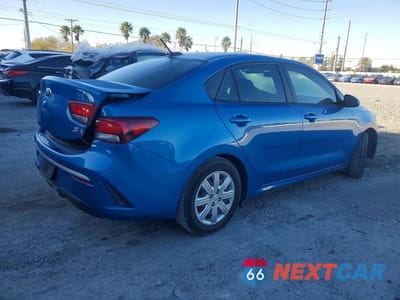 Trzecie zdjęcie samochodu z tyłu: 2021 KIA RIO S VIN:3KPA24AD9ME376748 - miniatura