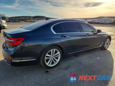 Trzecie zdjęcie samochodu z tyłu: 2016 BMW 750 I VIN:WBA7F0C51GGL99651 - miniatura